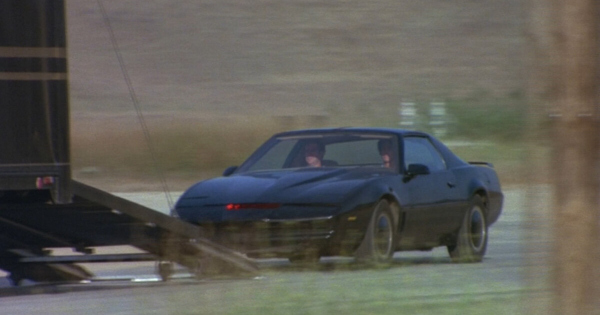 Negyven ev utan ujra a Knight Rider eredeti kamionjaba hajtott KITT
