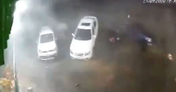 Videon ahogy felkap egy autot a szel es egy hozzacsapja egy masikhoz Braziliaban
