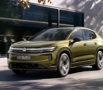 600 kilometeres hatotavval es harom kepernyovel erkezik a villany Tiguan 360x315