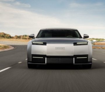 Amerikai milliomosokra fogad a Jaguar – Bemutattak a 130 500 dollaros Type 01 et 360x315
