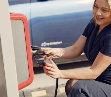 Egyre tobb villanyauto az utakon Magyarorszagon is ketszamjegyu a novekedes 360x315