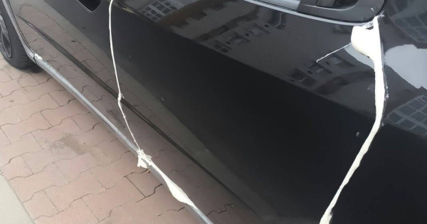 Kegyetlen latvany vart egy autost Szolnokon