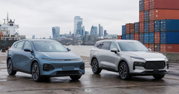 Kinai autok importja ellenlepeseket iger Peking a brit vamemelesre