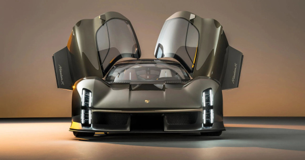 Kozepmotoros szupersportauton dolgozik a Porsche