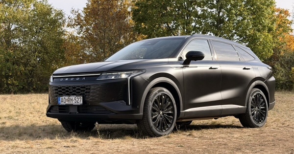 Matt fekete luxus Omoda 9 Black Edition teszt
