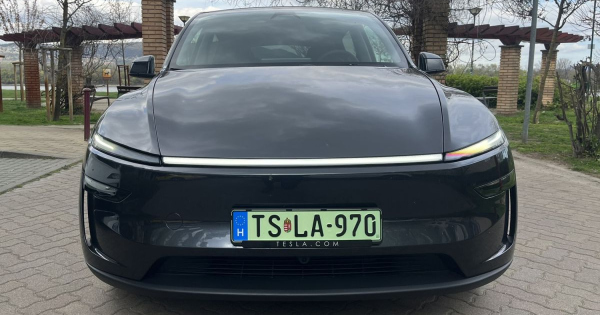 Meglepetest okozott a Tesla de van egy szam amely kijozanitoan hat
