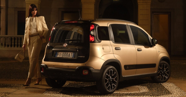Tavoli rokona elott tiszteleg a legoregebb FIAT