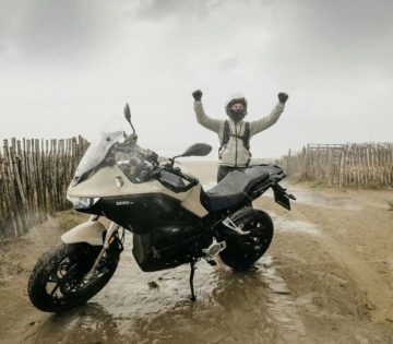 Vilagrekord 436 kilometert mentek egyetlen feltoltessel egy sorozatgyartott elektromos motorral 360x315